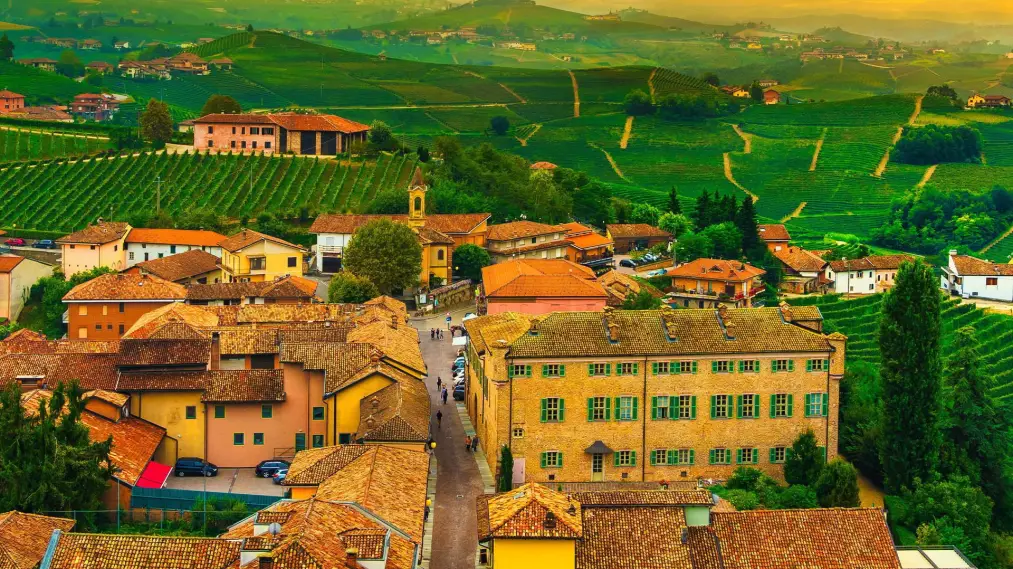 Phim Aerial Italy - Aerial Italy (2023)