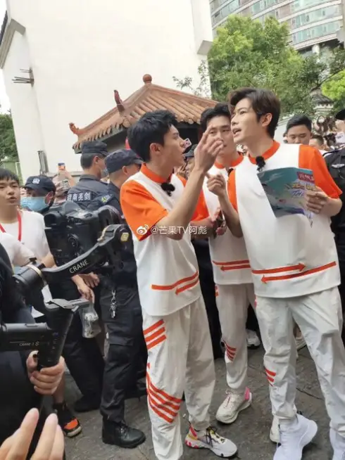 Phim Anh Trai Tràn Đầy Sức Sống - Anh Trai Tràn Đầy Sức Sống (2019)