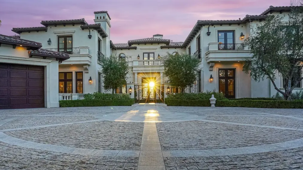 Phim Buying Beverly Hills - Buying Beverly Hills (2022)