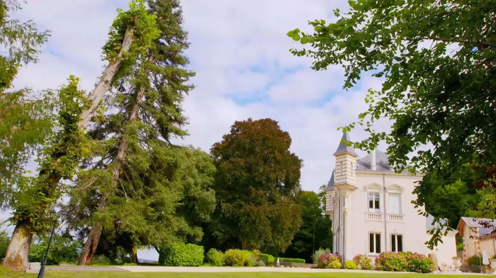 Phim Escape to the Chateau DIY - Escape to the Chateau DIY (2018)