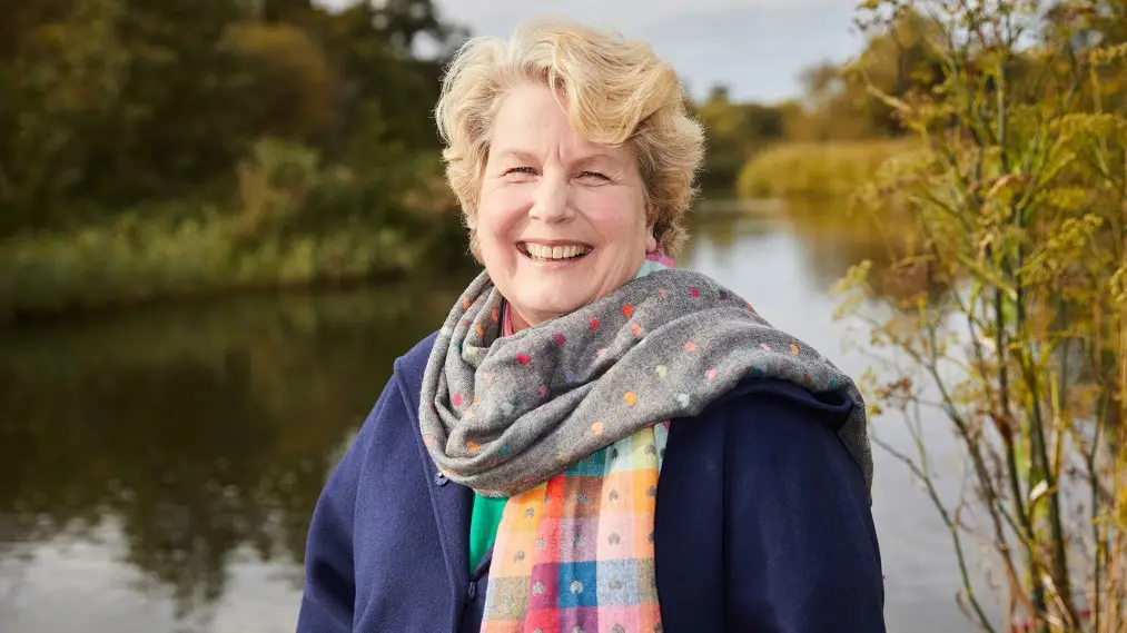 Phim Extraordinary Escapes with Sandi Toksvig - Extraordinary Escapes with Sandi Toksvig (2021)