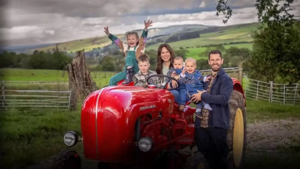 Phim Fletchers' Family Farm - Fletchers' Family Farm (2023)