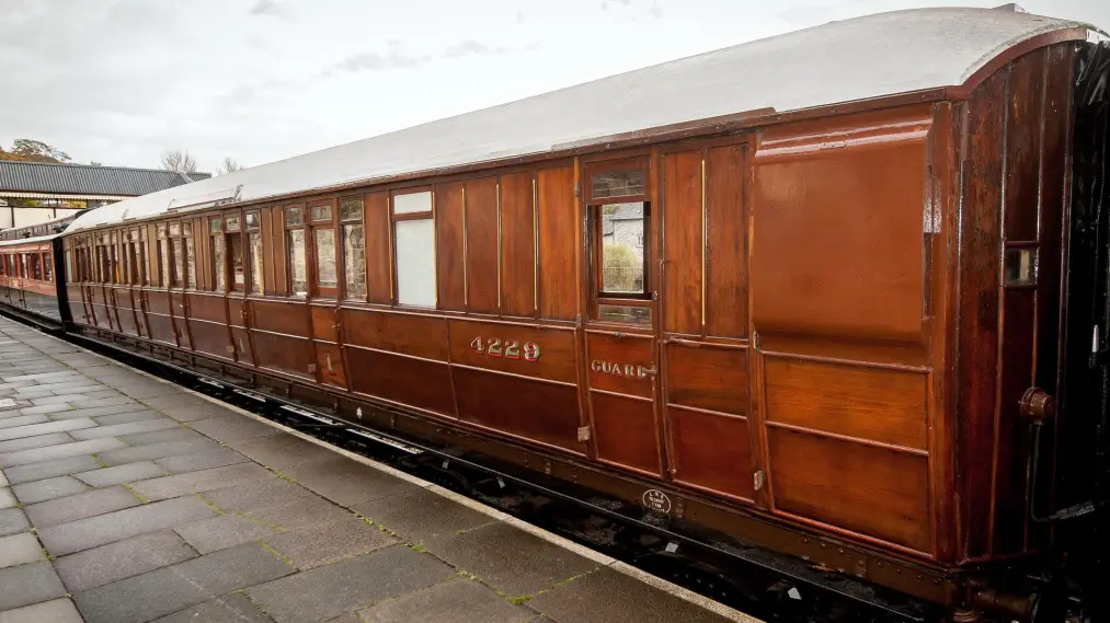 Phim Great Rail Restorations with Peter Snow - Great Rail Restorations with Peter Snow (2018)