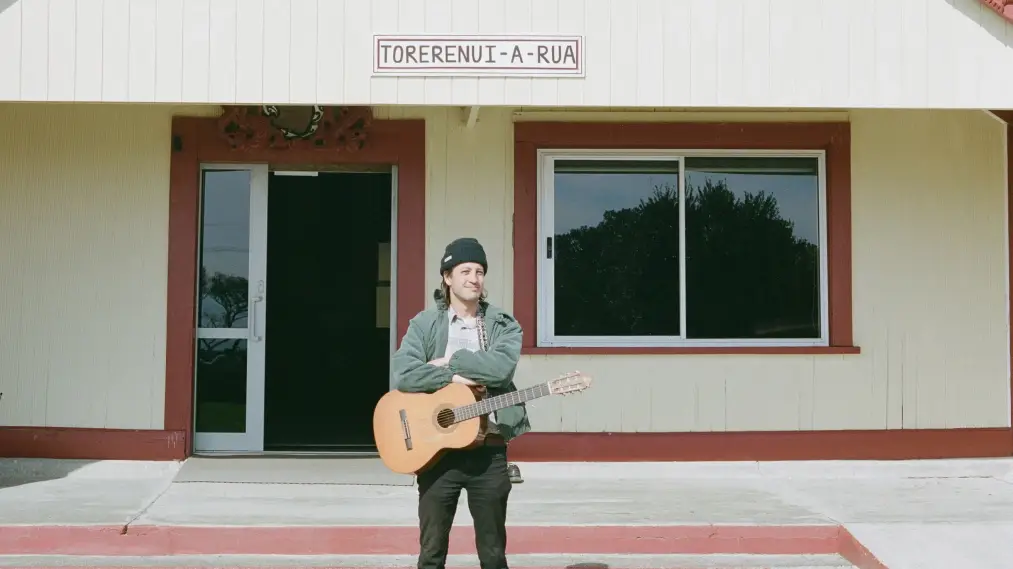 Phim Marlon Williams: Two Worlds - Marlon Williams: NgĀ Ao E Rua – Two Worlds (2025)