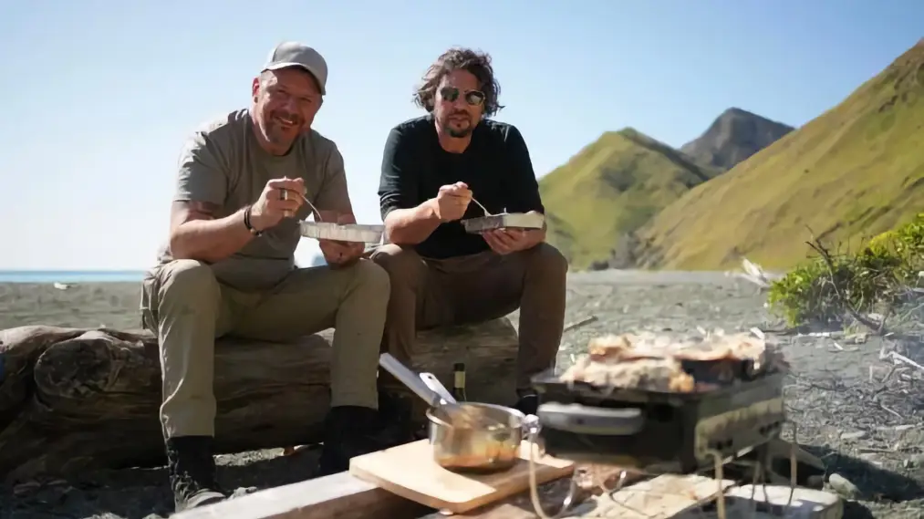 Phim Off the Grid with Colin and Manu - Off the Grid with Colin and Manu (2025)