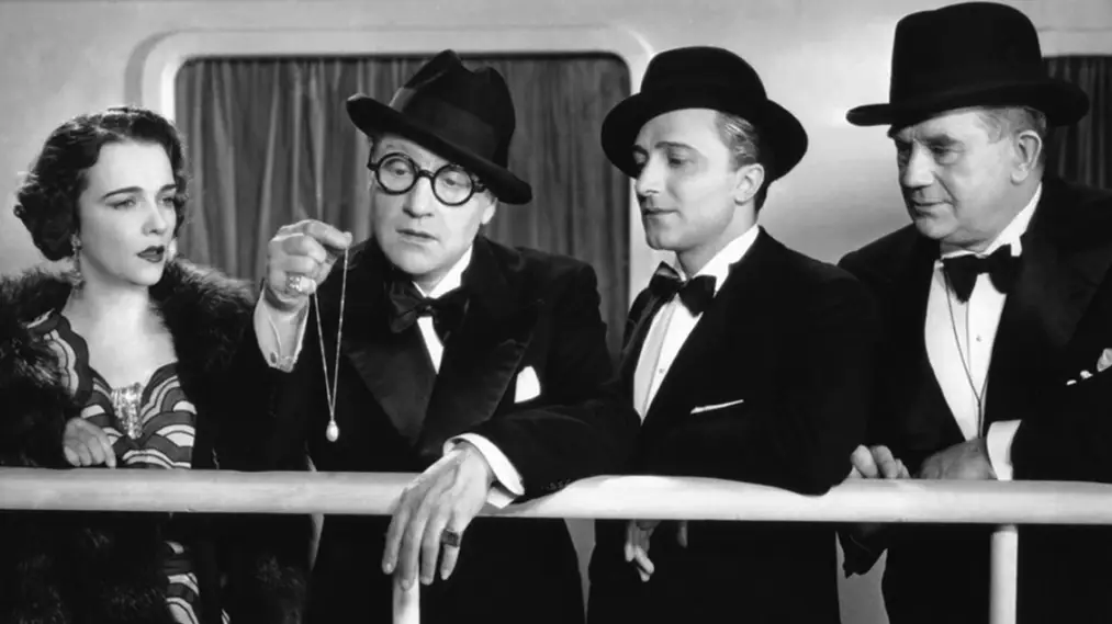 Phim The Pearls of the Crown - Les Perles de la couronne (1937)