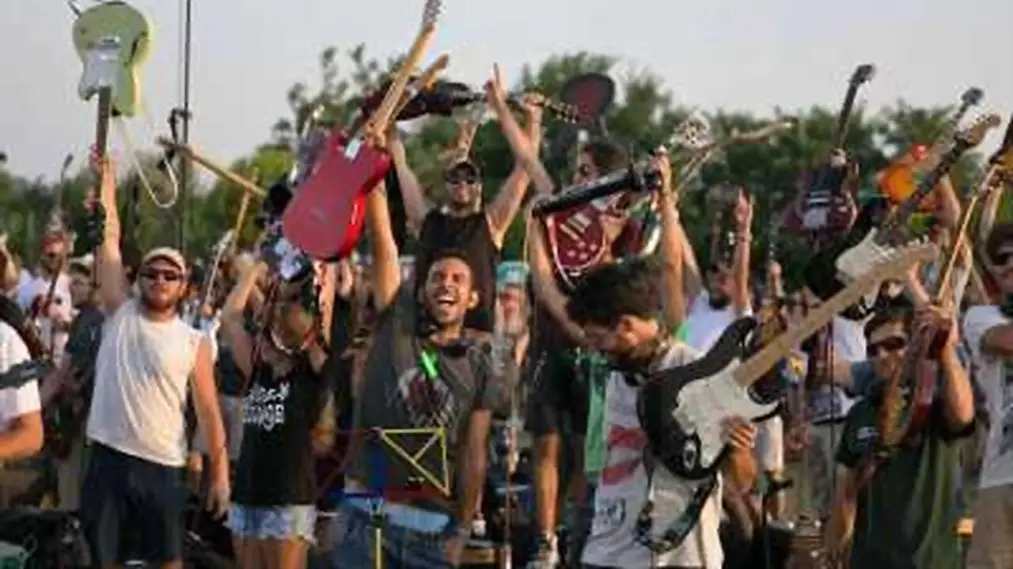 Phim We Are The Thousand - We Are the Thousand: L'incredibile storia di Rockin'1000 (2020)